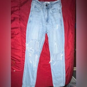 Hollister Curvy, Ultra High-Rise Mom Jean, Light Blue Distressed Denim 000R 23R